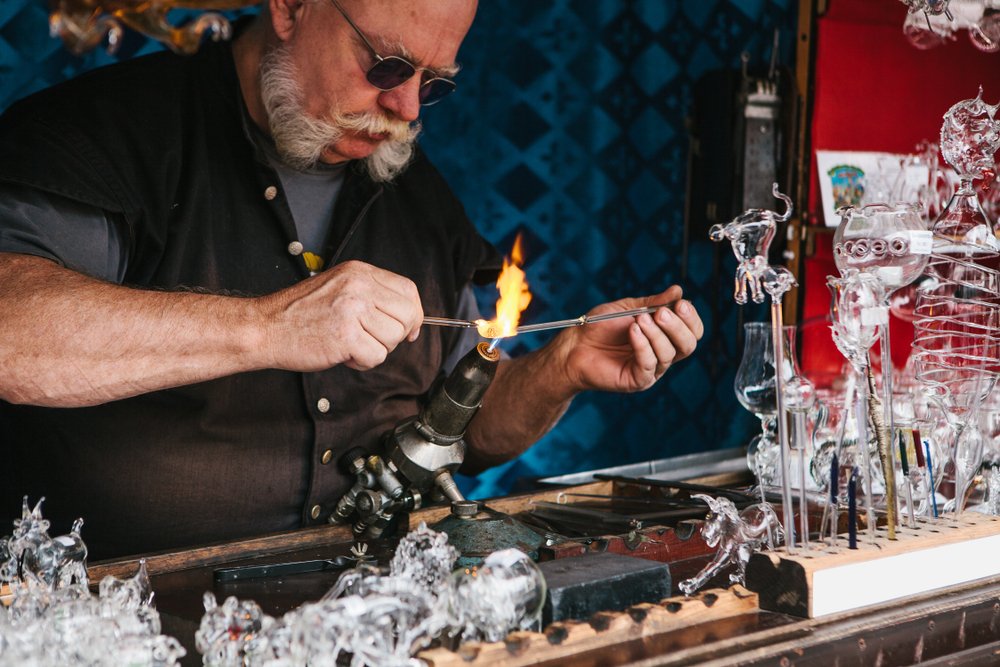Obsidianite being cut in a workshop in Purgnar